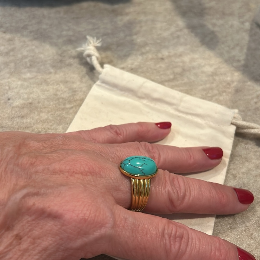 NEW Victoria Emerson Statement Ring Size 9 faux turquoise gold tone - Picture 4 of 7